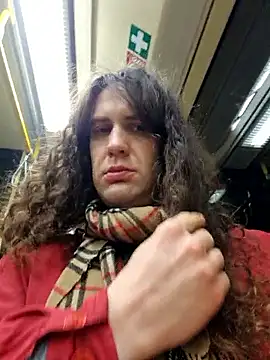 Josephine LIVE online show from November 2025 09:18:01 PM