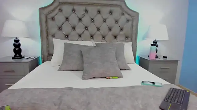 Snapshot of MadissonBacker chatting on October 2025 11:44:02 AM MadissonBacker online show from October 2025 11:44:02 AM