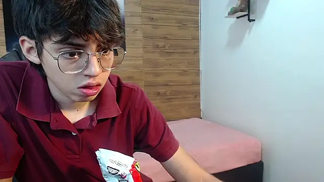 Snapshot of jhoellx chatting on September 2025 09:15:02 PM jhoellx online show from September 2025 09:15:02 PM