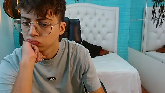 Snapshot of jhoellx chatting on September 2025 01:02:02 PM jhoellx online show from September 2025 01:02:02 PM