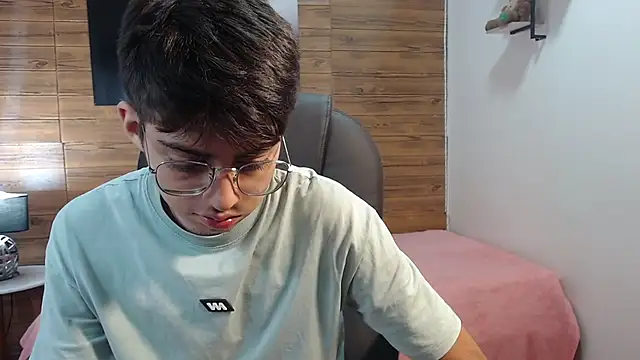 Snapshot of jhoellx chatting on October 2025 08:18:02 PM jhoellx online show from October 2025 08:18:02 PM