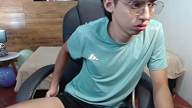 Snapshot of jhoellx chatting on October 2025 07:44:01 PM jhoellx online show from October 2025 07:44:01 PM