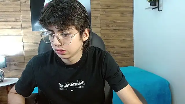 Snapshot of jhoellx chatting on December 2025 07:42:02 PM jhoellx online show from December 2025 07:42:02 PM