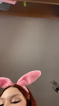 Snapshot of Helen_Shine chatting on March 2025 09:15:01 PM Helen Shine online show from March 2025 09:15:01 PM