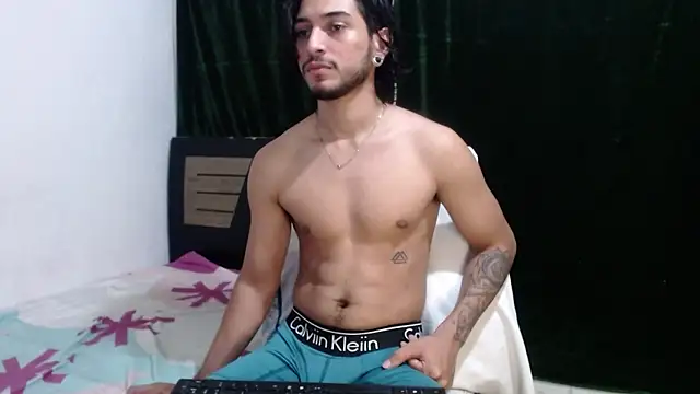 Snapshot of maxximus_100 chatting on December 2024 05:25:01 AM maxximus 100 online show from December 2024 05:25:01 AM