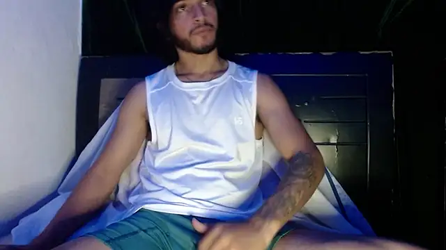 Snapshot of maxximus_100 chatting on December 2024 05:42:02 AM maxximus 100 online show from December 2024 05:42:02 AM