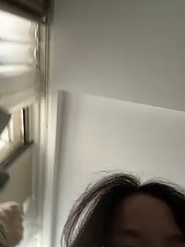 Krismil3 online show from April 2026 01:21:01 AM