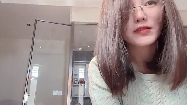 Krismil3 online show from April 2026 01:19:01 AM