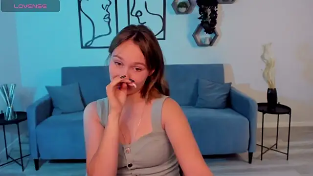 BritnieCute online show from November 2025 05:41:02 AM