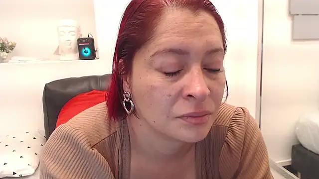 Snapshot of eva_twiss chatting on November 2025 12:31:02 PM eva twiss online show from November 2025 12:31:02 PM