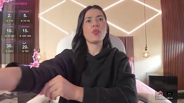 BellaClaiir online show from April 2026 03:24:02 PM