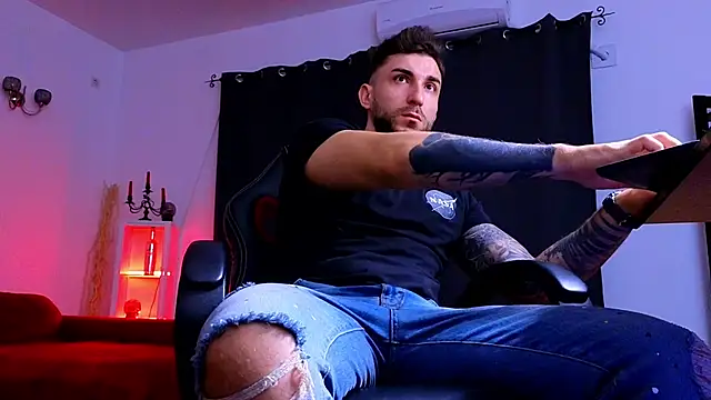 MightyAaron66 online show from November 2025 03:38:01 AM