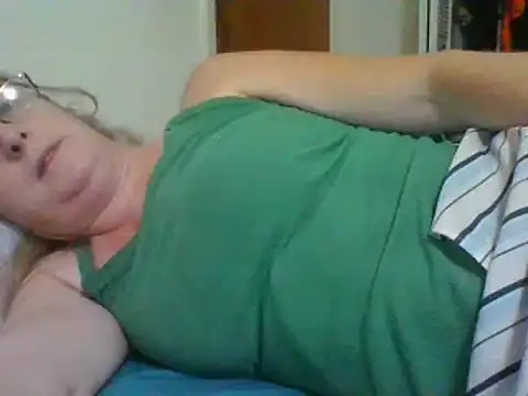 Snapshot of Emilylyn2501 chatting on December 2024 09:09:01 PM Emilylyn2501 online show from December 2024 09:09:01 PM