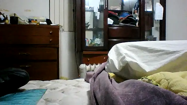 Snapshot of Emilylyn2501 chatting on December 2024 08:43:01 PM Emilylyn2501 online show from December 2024 08:43:01 PM