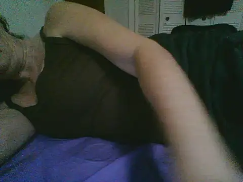 Snapshot of Emilylyn2501 chatting on November 2025 12:09:01 AM Emilylyn2501 online show from November 2025 12:09:01 AM