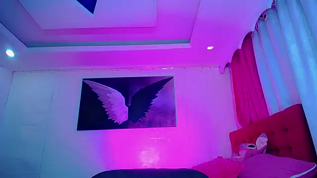 Snapshot of NahomiCamper chatting on November 2025 10:20:01 PM NahomiCamper online show from November 2025 10:20:01 PM