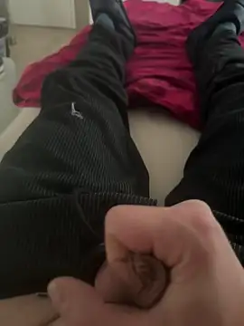 Snapshot of rundum40 chatting on December 2024 01:19:02 PM rundum40 online show from December 2024 01:19:02 PM