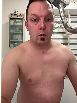 Snapshot of rundum40 chatting on February 2025 05:54:01 PM rundum40 online show from February 2025 05:54:01 PM