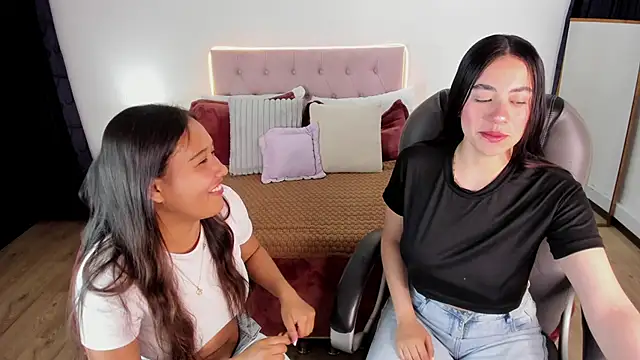 Snapshot of Icysweetcam chatting on November 2025 11:18:02 PM Icysweetcam online show from November 2025 11:18:02 PM