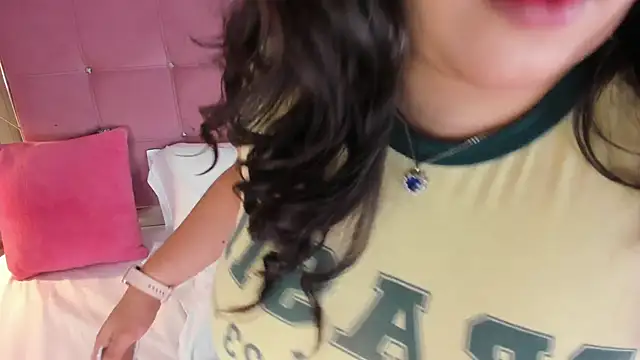 Snapshot of ArticaBelle chatting on October 2025 04:44:02 AM ArticaBelle online show from October 2025 04:44:02 AM