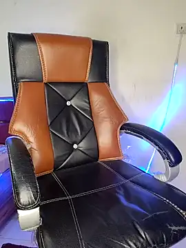 Snapshot of Black-Pearll chatting on February 2025 02:37:01 PM Black-Pearll online show from February 2025 02:37:01 PM