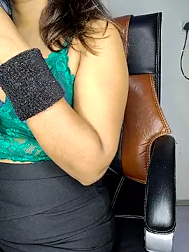 Snapshot of Black-Pearll chatting on February 2025 04:31:01 PM Black-Pearll online show from February 2025 04:31:01 PM