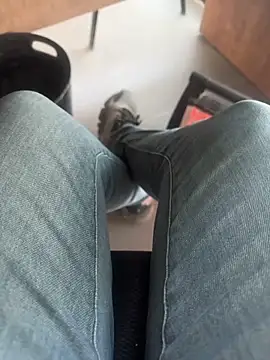 Snapshot of homidor chatting on February 2025 01:51:02 PM homidor online show from February 2025 01:51:02 PM