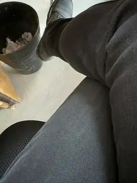 Snapshot of homidor chatting on February 2025 01:43:02 PM homidor online show from February 2025 01:43:02 PM