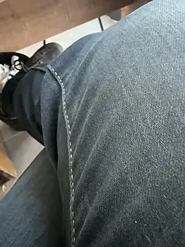 Snapshot of homidor chatting on February 2025 02:25:02 PM homidor online show from February 2025 02:25:02 PM