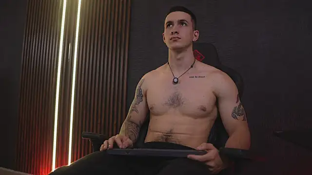 JacksonOlsenn online show from April 2026 08:37:01 PM