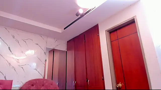 Snapshot of evelyn_wine chatting on November 2025 04:10:02 AM evelyn wine online show from November 2025 04:10:02 AM