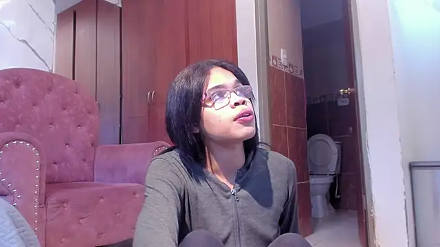 Snapshot of evelyn_wine chatting on November 2025 06:18:01 PM evelyn wine online show from November 2025 06:18:01 PM