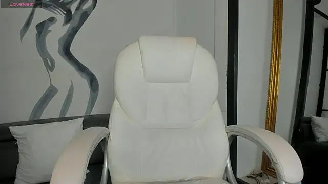 Snapshot of TinaJonnes_ chatting on February 2025 06:19:01 PM TinaJonnes online show from February 2025 06:19:01 PM