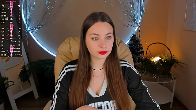 Snapshot of MoonLissa chatting on December 2024 06:33:01 AM MoonLissa online show from December 2024 06:33:01 AM