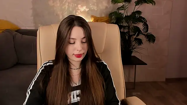 Snapshot of MoonLissa chatting on December 2024 01:43:02 PM MoonLissa online show from December 2024 01:43:02 PM