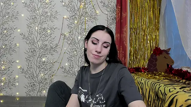 Snapshot of Mary0Lou chatting on December 2024 02:43:02 AM Mary0Lou online show from December 2024 02:43:02 AM