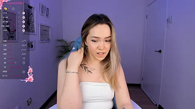 Snapshot of Evia_r0se chatting on December 2024 10:49:02 AM Evia r0se online show from December 2024 10:49:02 AM