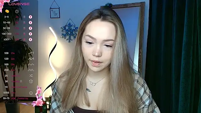 Snapshot of Evia_r0se chatting on December 2024 02:23:01 AM Evia r0se online show from December 2024 02:23:01 AM