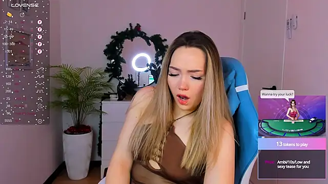 Snapshot of Evia_r0se chatting on December 2024 05:21:01 AM Evia r0se online show from December 2024 05:21:01 AM