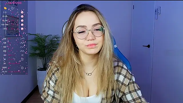 Snapshot of Evia_r0se chatting on February 2025 01:47:02 AM Evia r0se online show from February 2025 01:47:02 AM