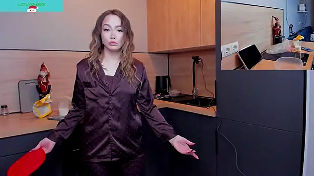 Evia r0se online show from December 2025 05:42:02 PM