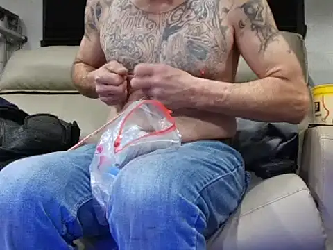 overaveragefreak4you online show from February 2025 01:01:01 PM