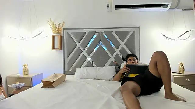 Snapshot of mia_and_masterboy chatting on December 2024 03:39:01 AM mia and masterboy online show from December 2024 03:39:01 AM