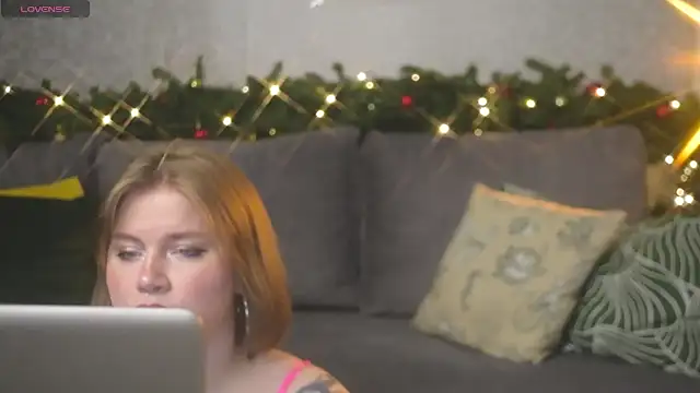 Snapshot of Kira_Citro chatting on December 2024 10:11:01 PM Kira Citro online show from December 2024 10:11:01 PM