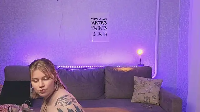 Snapshot of Kira_Citro chatting on January 2025 12:01:01 AM Kira Citro online show from January 2025 12:01:01 AM