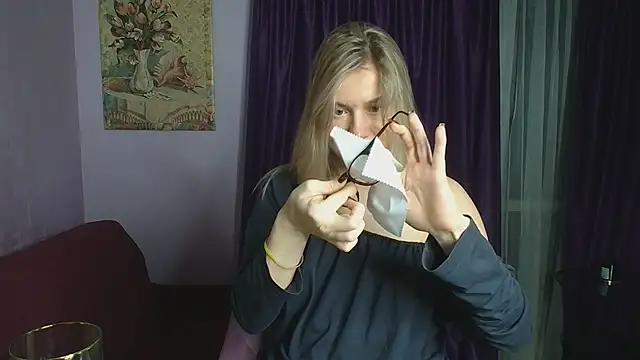 Snapshot of TaylorBre chatting on December 2024 03:47:02 AM TaylorBre online show from December 2024 03:47:02 AM