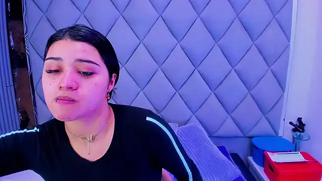 venusowen  online show from November 2025 01:35:02 PM