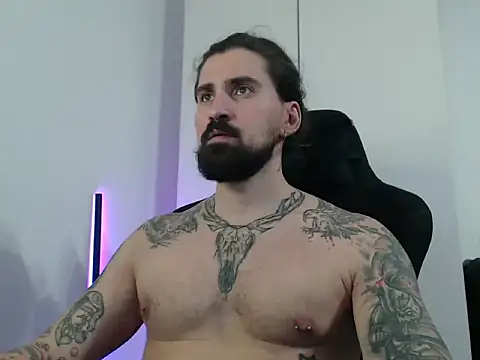 MateoHunk online show from November 2025 05:46:02 PM