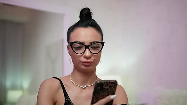 Snapshot of MaraJolie chatting on January 2025 03:40:02 AM MaraJolie online show from January 2025 03:40:02 AM