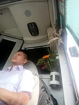 Snapshot of alexchir4 chatting on November 2025 09:04:02 PM alexchir4 online show from November 2025 09:04:02 PM